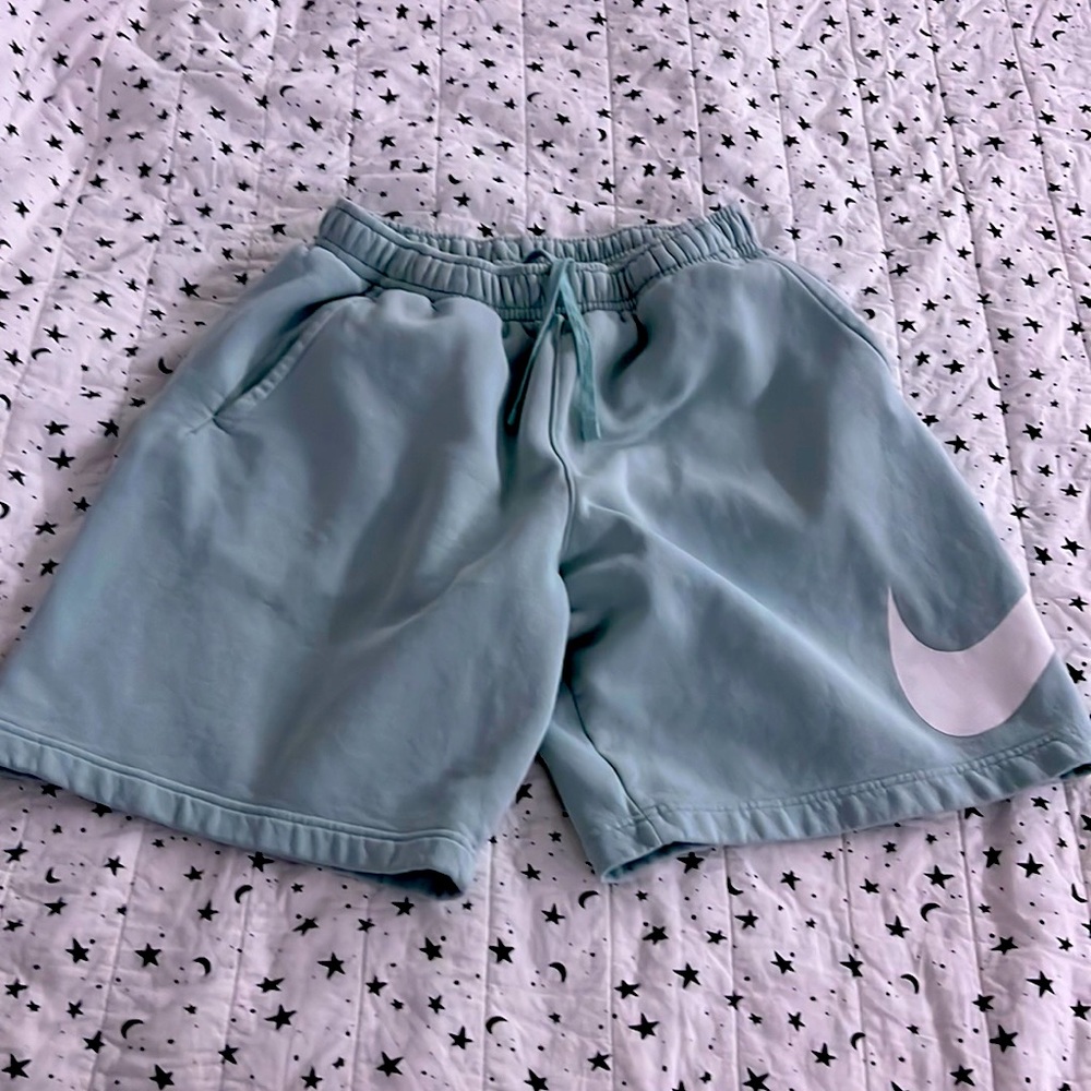 NIKE SWEAT SHORTS (Light Blue)
